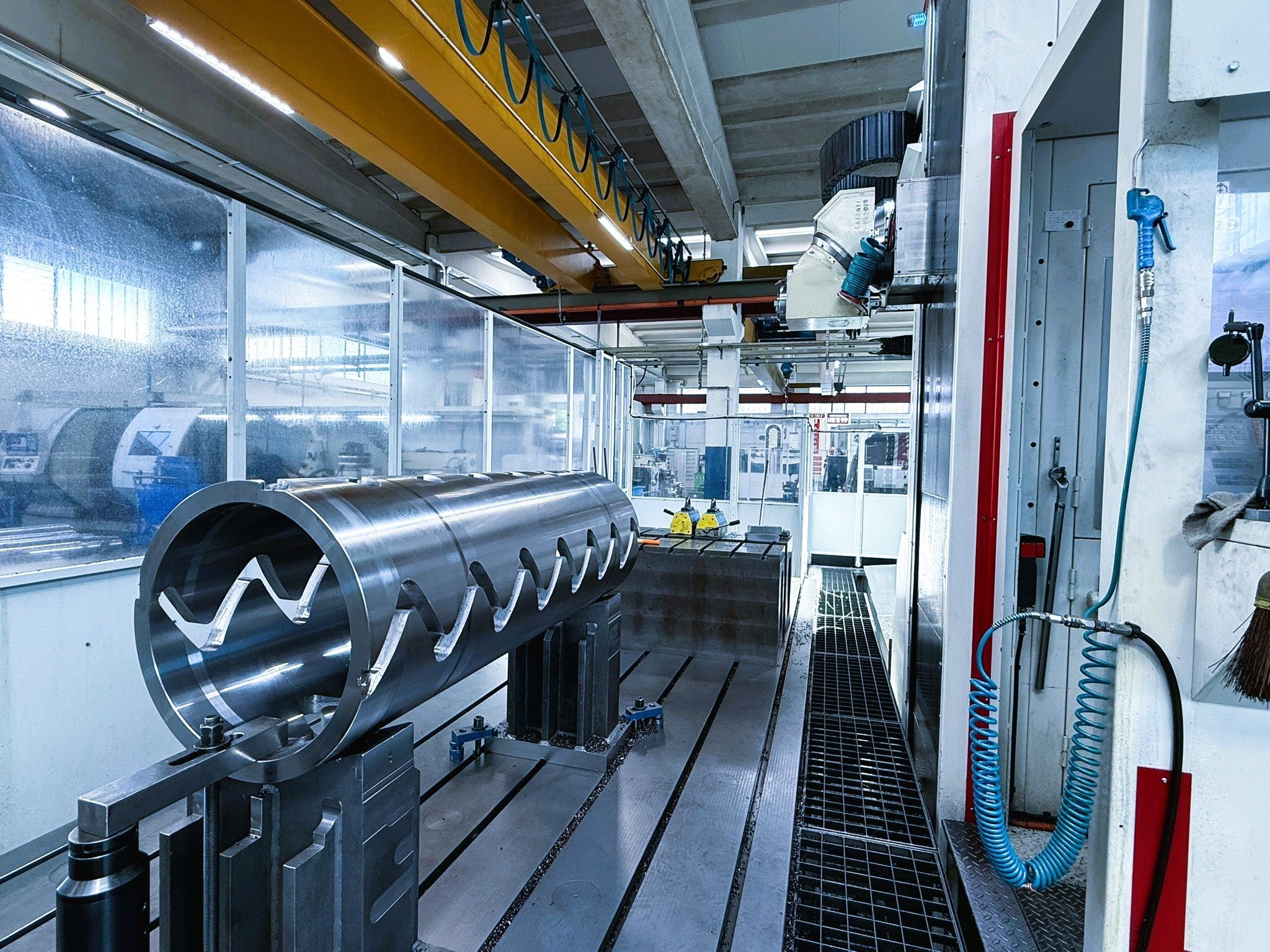 LAZZATI The Hydrostatic Boring Mill: Proven precision. Verified process control.