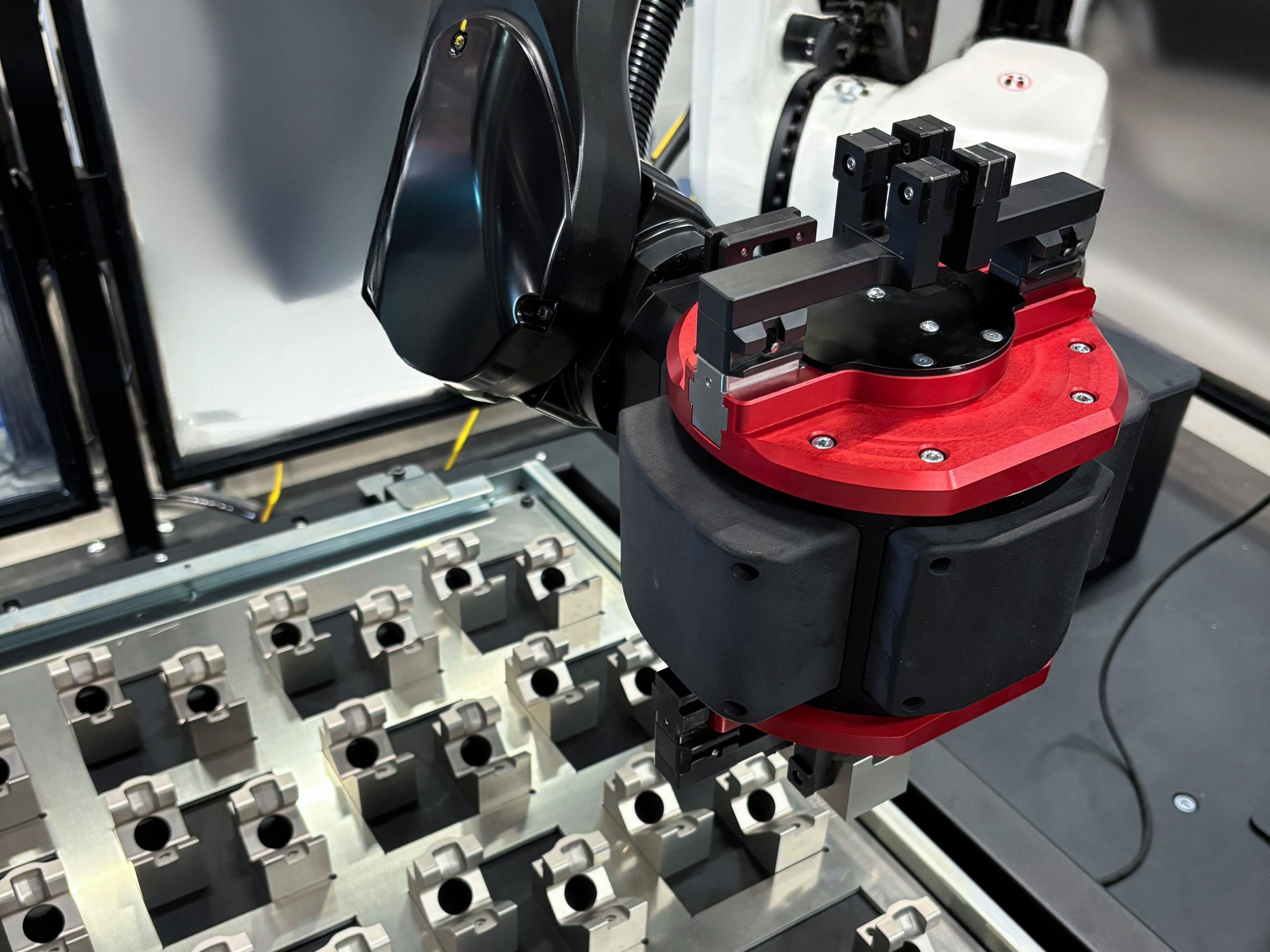 New servo gripper from RoboJob takes automation to unprecedented levels