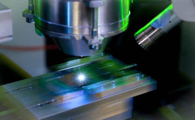  Wer hat Neues zur Bearbeitung von Lasermaterialien?